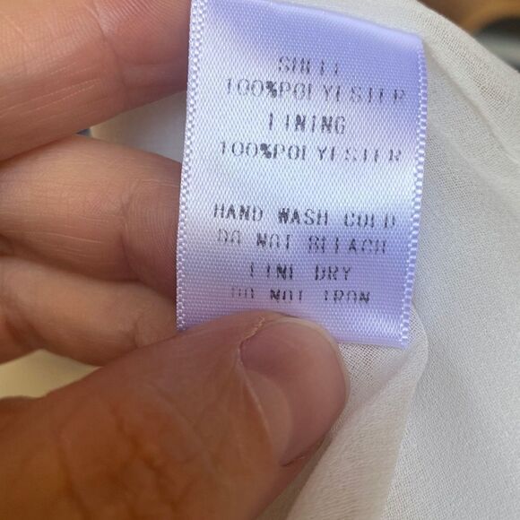 Lulu’s white from button sleeves blouse size small - Picture 10 of 14